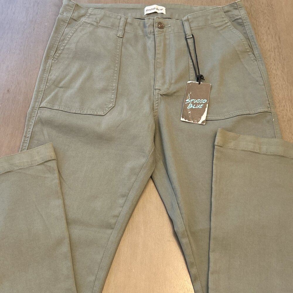 Studio Blue – Y2K Khaki Style
